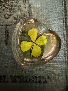 Räder Four‑Leaf Clover Heart – Clear Glass Good Luck Charm – 1.5”